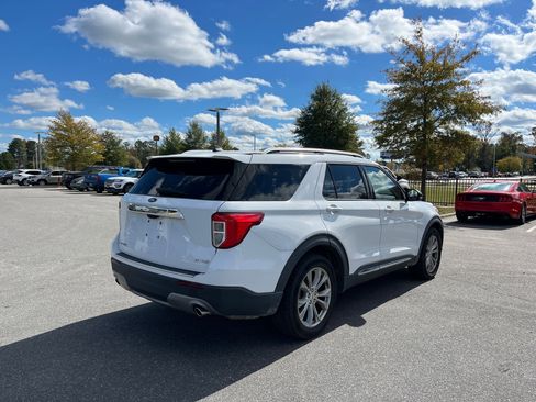 Used 2021 Ford Explorer Limited w/ Equipment Group 301A image 9