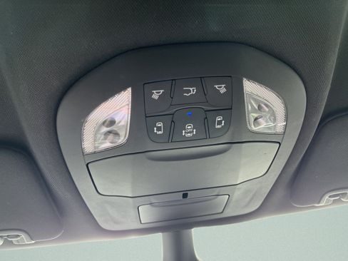 Used 2025 Chrysler Pacifica Select FWD image 18