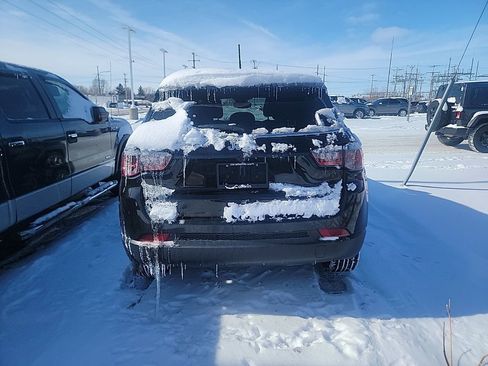 Used 2024 Jeep Compass Latitude image 5