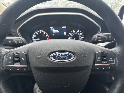 Used 2020 Ford Escape SE image 16