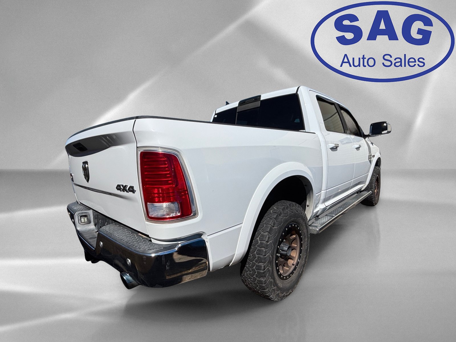 Used 2015 RAM 1500 Laramie Longhorn w/ Convenience Group AWD/4WD image 3
