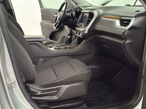 Used 2018 GMC Acadia SLE image 18