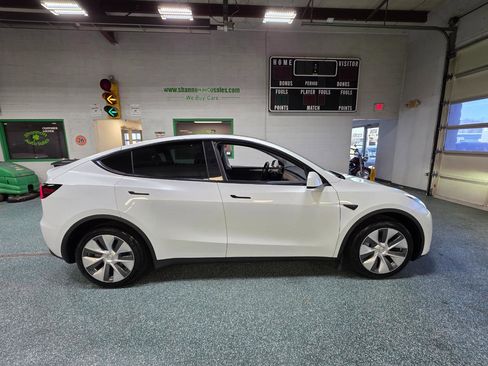 Used 2023 Tesla Model Y Long Range image 5