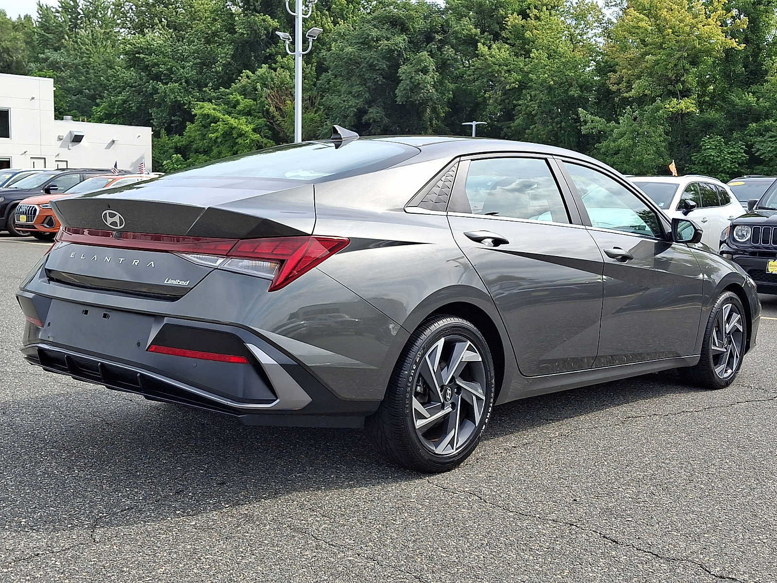 Used 2024 Hyundai Elantra Limited FWD image 6