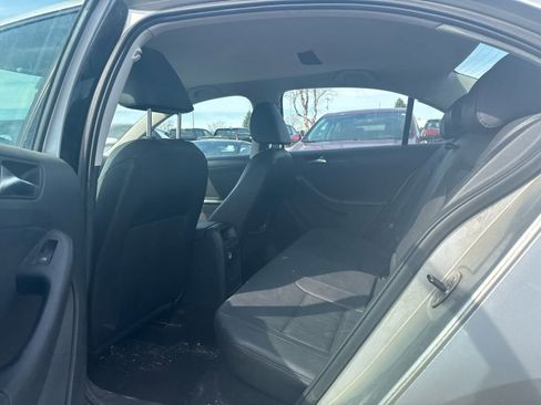 Used 2011 Volkswagen Jetta SE image 4