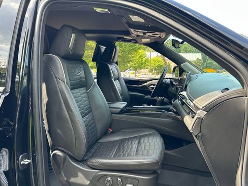 Used 2024 Cadillac Escalade ESV V w/ LPO, Floor Liner Package AWD/4WD image 53