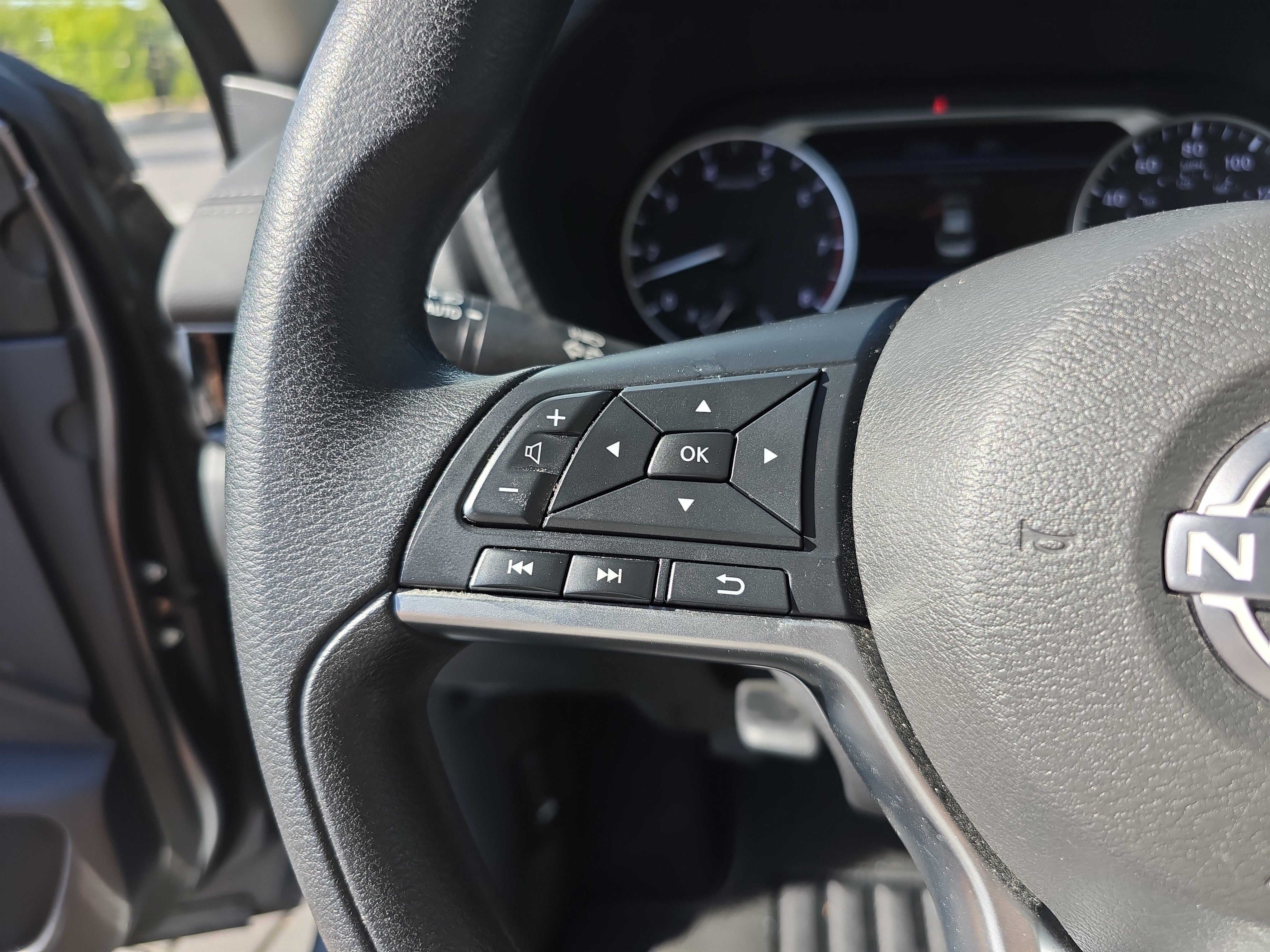 Used 2024 Nissan Sentra SV FWD image 32