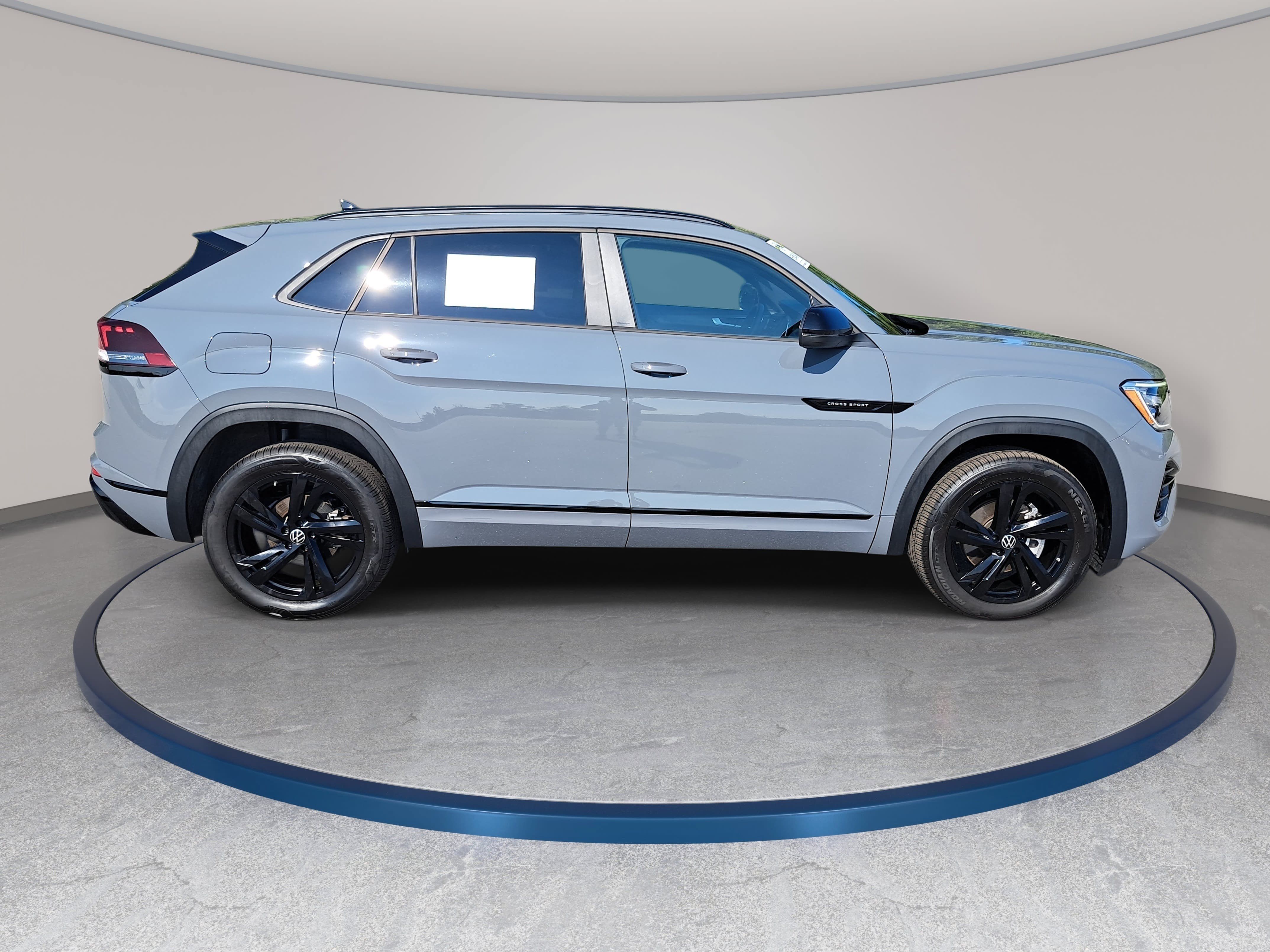 Used 2026 Volkswagen Atlas Cross Sport SEL R-Line AWD/4WD image 4