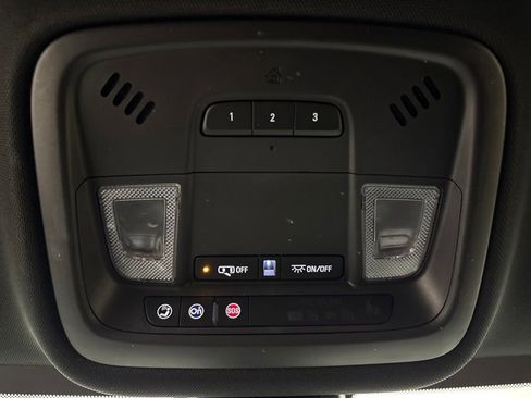 Used 2022 Chevrolet Traverse LT AWD/4WD image 35