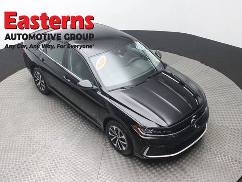 Used 2025 Volkswagen Jetta S image 3