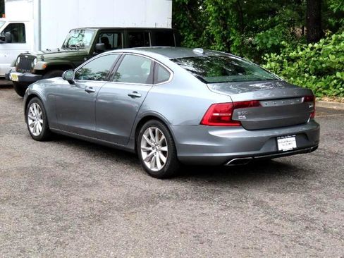 Used 2017 Volvo S90 T6 Momentum w/ Vision Package image 3