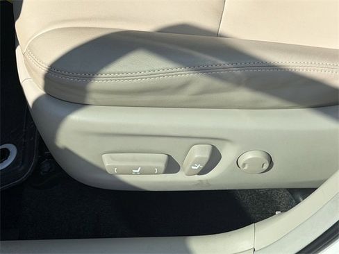 Used 2015 Toyota Prius Four w/ Deluxe Solar Roof Package image 22