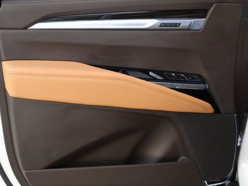 Used 2025 Cadillac Escalade Premium Luxury image 17