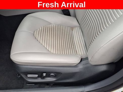 Used 2023 Toyota Camry SE w/ Cold Weather Package image 15