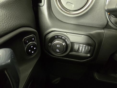 Used 2022 Jeep Gladiator Overland image 30