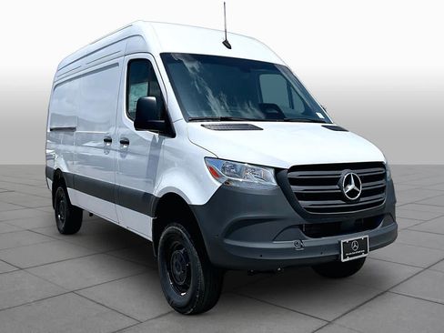Used 2025 Mercedes-Benz Sprinter 2500 image 3
