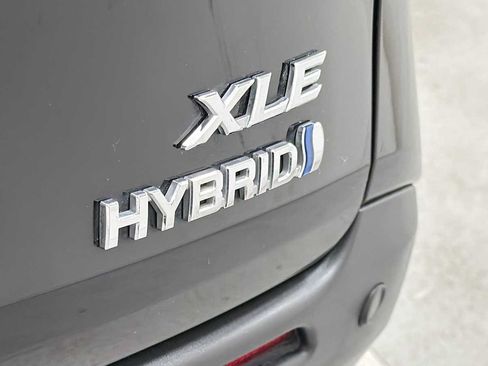 Certified 2022 Toyota Sienna XLE FWD image 29