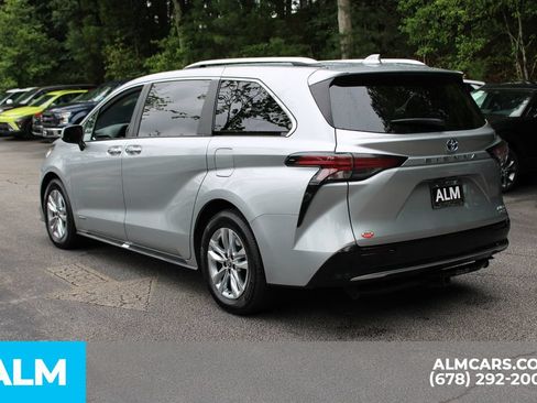 Used 2021 Toyota Sienna Limited FWD image 8