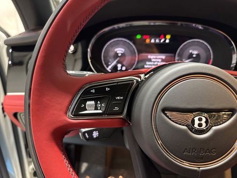 Used 2023 Bentley Bentayga image 36