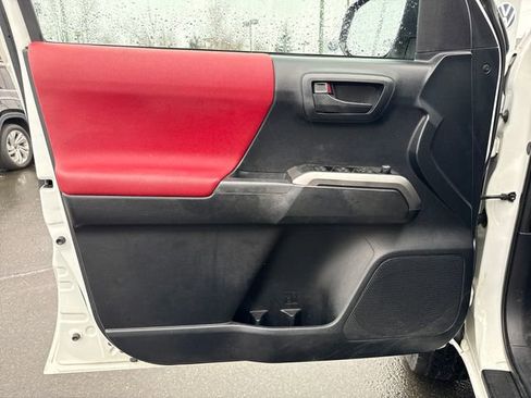 Used 2016 Toyota Tacoma SR5 image 29