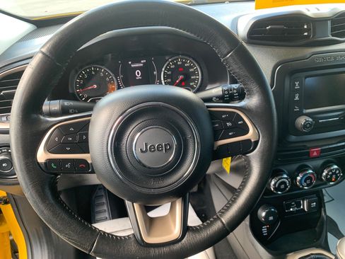 Used 2015 Jeep Renegade Latitude AWD/4WD image 12