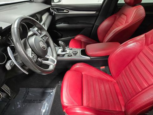 Used 2022 Alfa Romeo Stelvio Veloce image 10