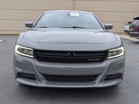Used 2019 Dodge Charger SXT image 2