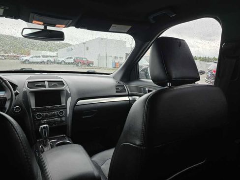 Used 2018 Ford Explorer XLT w/ Equipment Group 202A AWD/4WD image 14