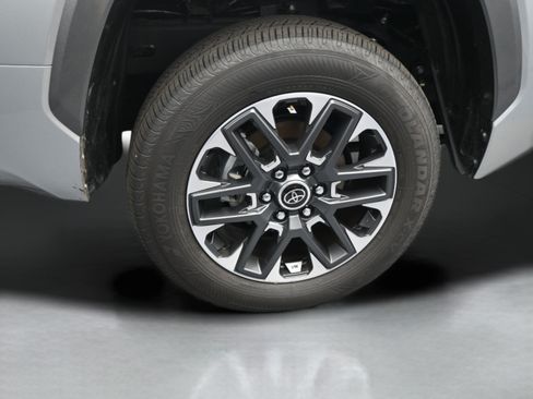 Used 2024 Toyota Tundra Limited AWD/4WD image 38