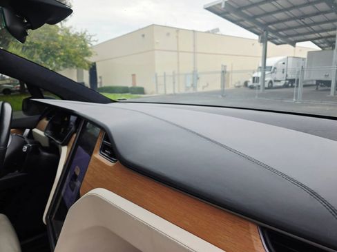 Used 2021 Tesla Model X Performance image 29