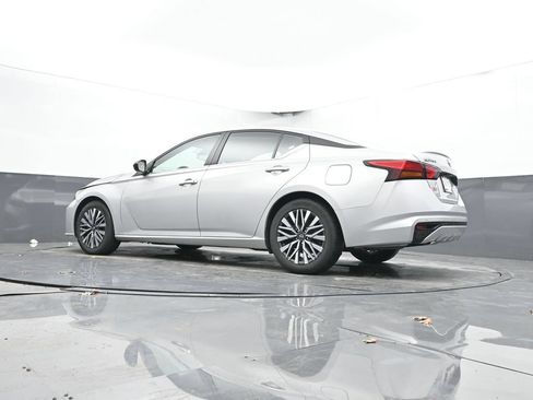 Used 2024 Nissan Altima 2.5 SV FWD image 44