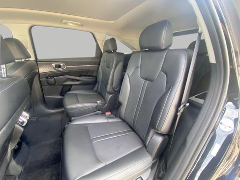 Used 2023 Kia Sorento SX AWD/4WD image 9