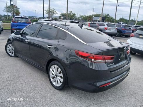 Used 2018 Kia Optima S FWD image 4