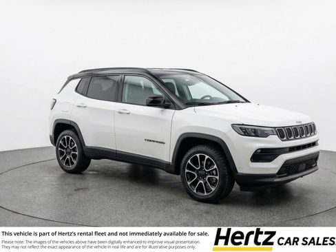 Used 2025 Jeep Compass Trailhawk image 1