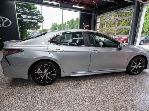 Used 2024 Toyota Camry SE FWD image 4