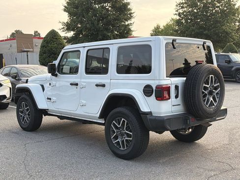 Used 2025 Jeep Wrangler Unlimited Sahara AWD/4WD image 5