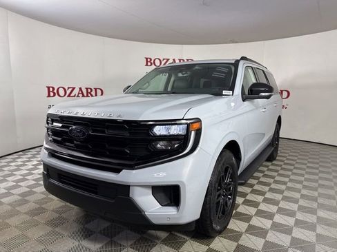 New 2025 Ford Expedition Active image 3