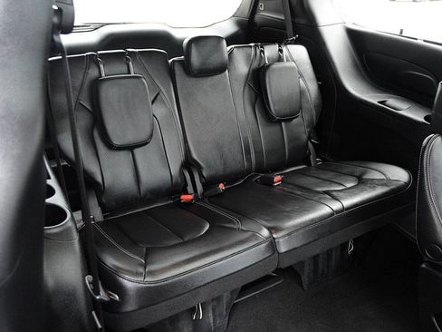 Used 2022 Chrysler Pacifica Touring-L w/ S Appearance Package image 17