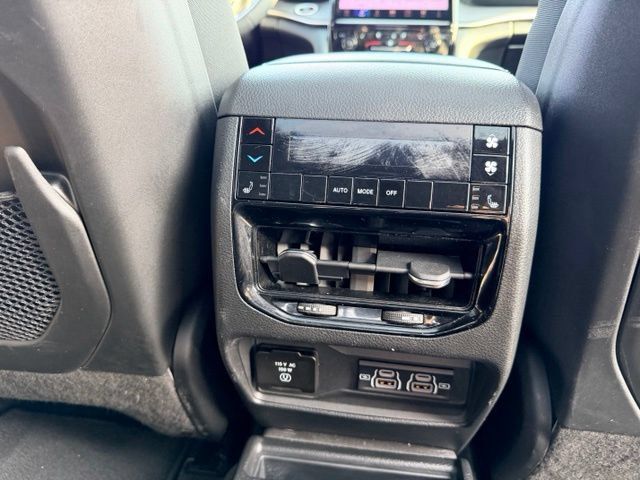 Used 2025 Jeep Grand Cherokee L Limited w/ Luxury Tech Group II AWD/4WD image 21