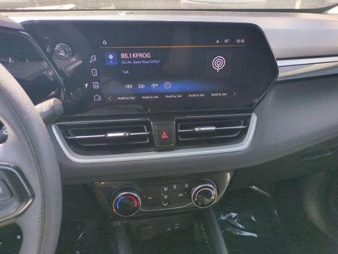 Used 2025 Chevrolet TrailBlazer LT AWD/4WD image 18