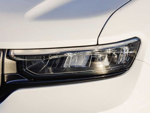 New 2025 Jeep Grand Cherokee L Laredo image 5