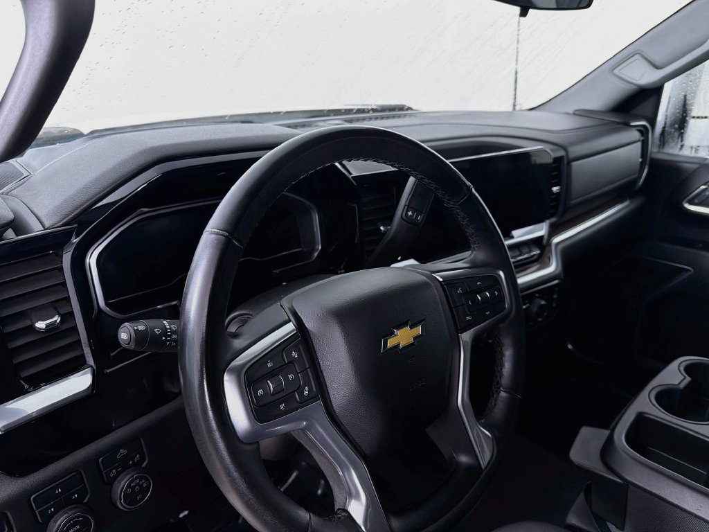 Used 2025 Chevrolet Silverado 2500 LT w/ Convenience Package AWD/4WD image 9