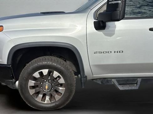 Used 2021 Chevrolet Silverado 2500 Custom w/ Custom Value Package image 26