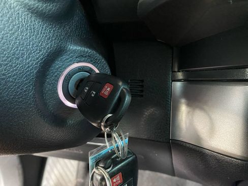 Used 2020 Toyota Tacoma SR5 RWD image 17
