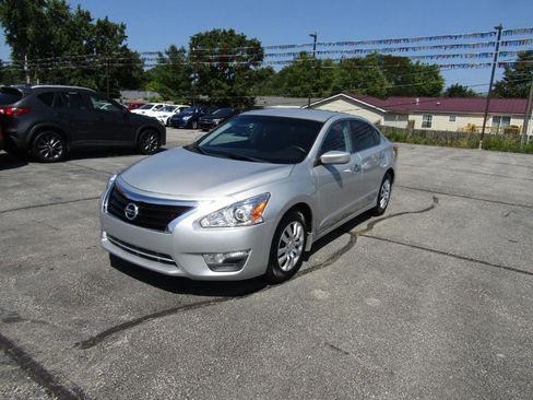 Used 2013 Nissan Altima 2.5 S FWD image 3