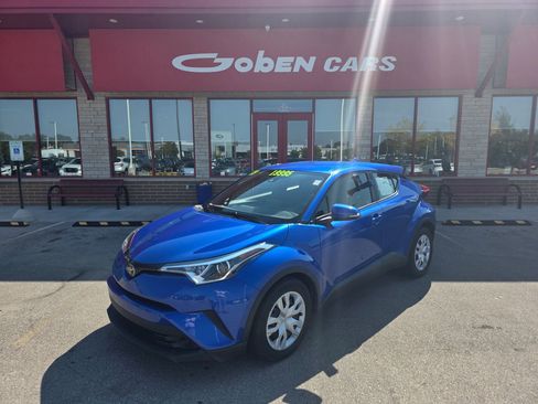 Used 2019 Toyota C-HR LE image 1