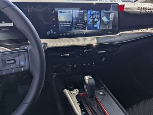New 2026 Nissan Kicks SR FWD image 11