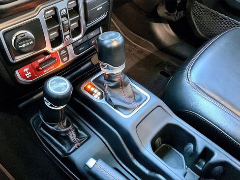 Used 2022 Jeep Wrangler Unlimited Rubicon w/ LED Lighting Group image 30