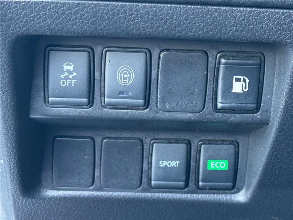 Used 2020 Nissan Rogue S FWD image 16