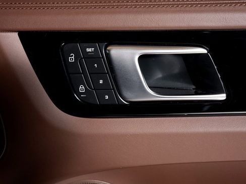 Used 2022 Porsche Cayenne Turbo S image 72